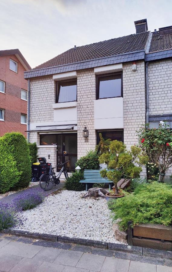Comfort Suites Koelnmesse: Spacious Rooms with Free Parking & Wi-Fi Exterior photo