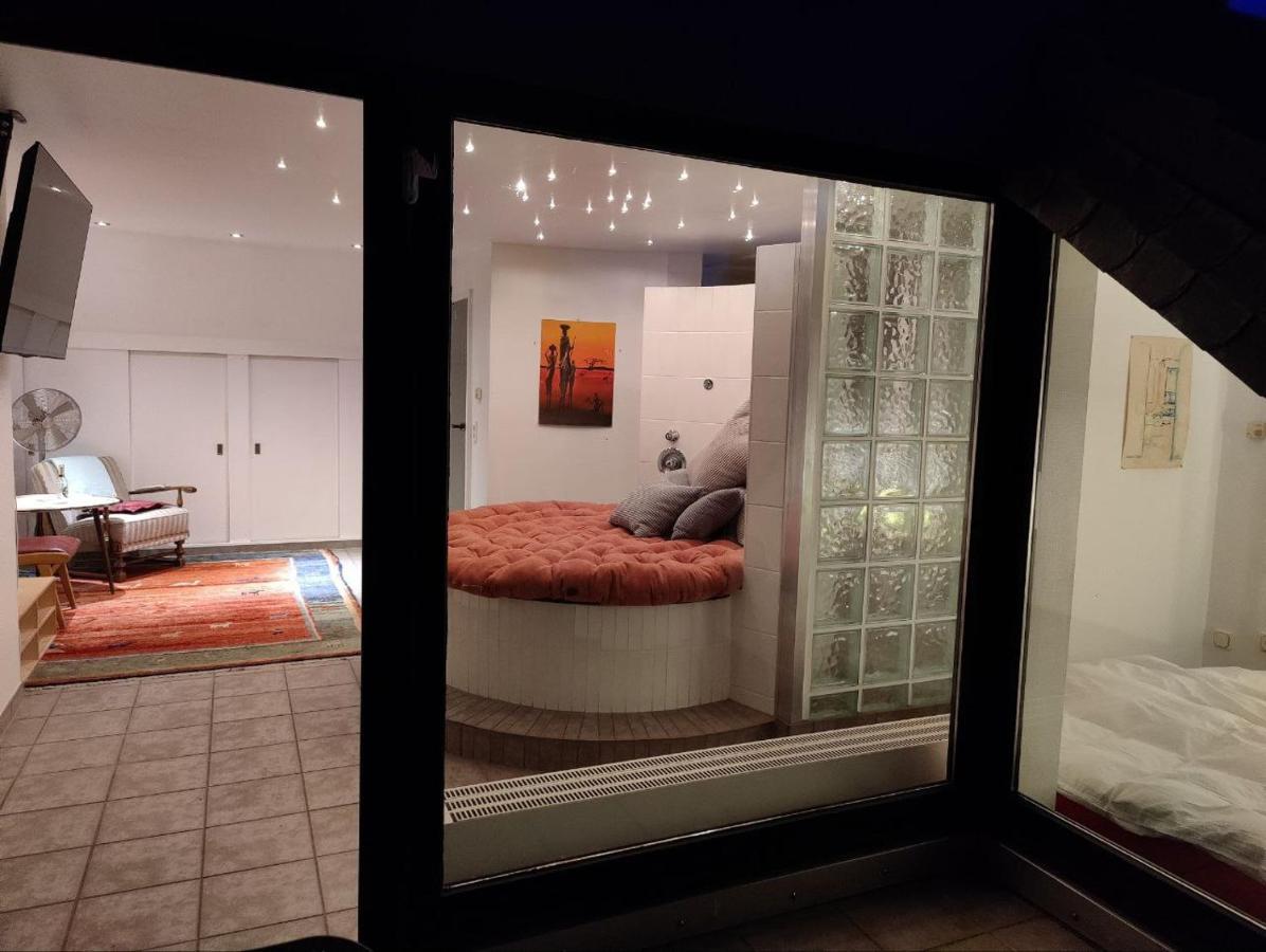 Comfort Suites Koelnmesse: Spacious Rooms with Free Parking & Wi-Fi Exterior photo